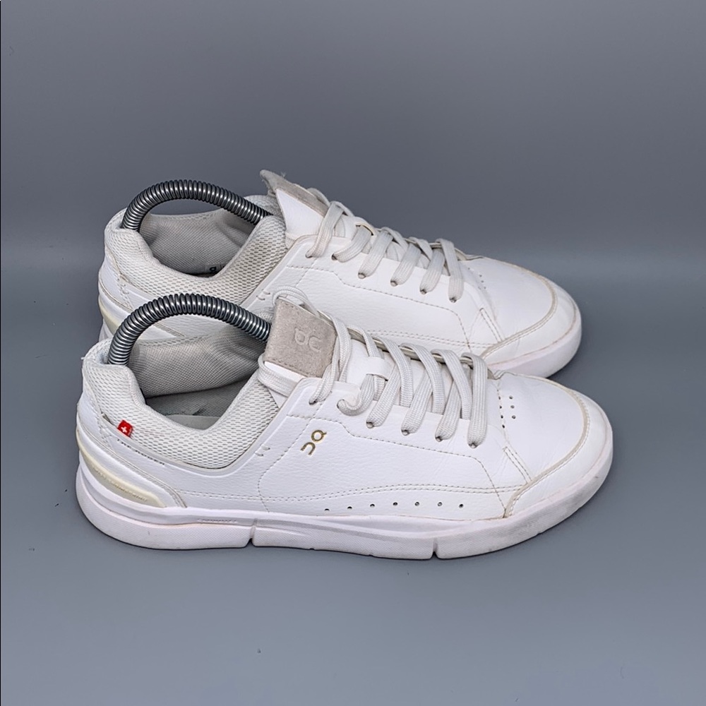 On‎ Cloud The Roger Advantage Tennis Shoes Women's Sz 8